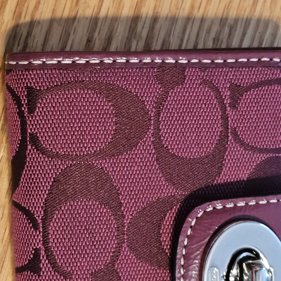 COACH Signature C canvas and leather wallet EUC - Picture 11 of 11